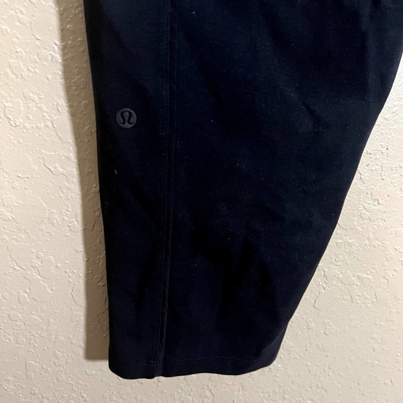 LULULEMON Wanderer Black Cropped Jogger Pants Size 4 - Picture 4 of 8